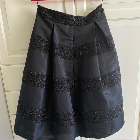 Like New - Fun Skirt - Picture 2 of 6